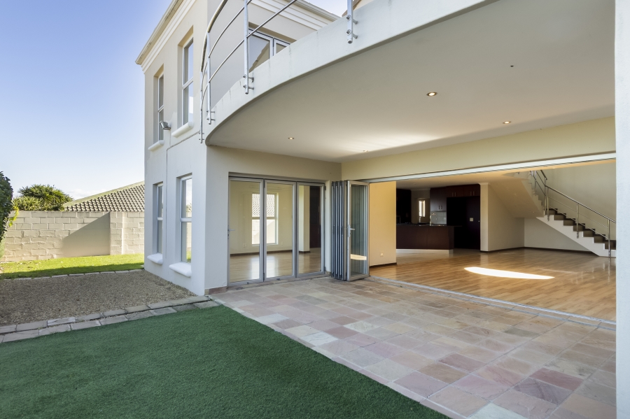 To Let 4 Bedroom Property for Rent in Heldervue Western Cape